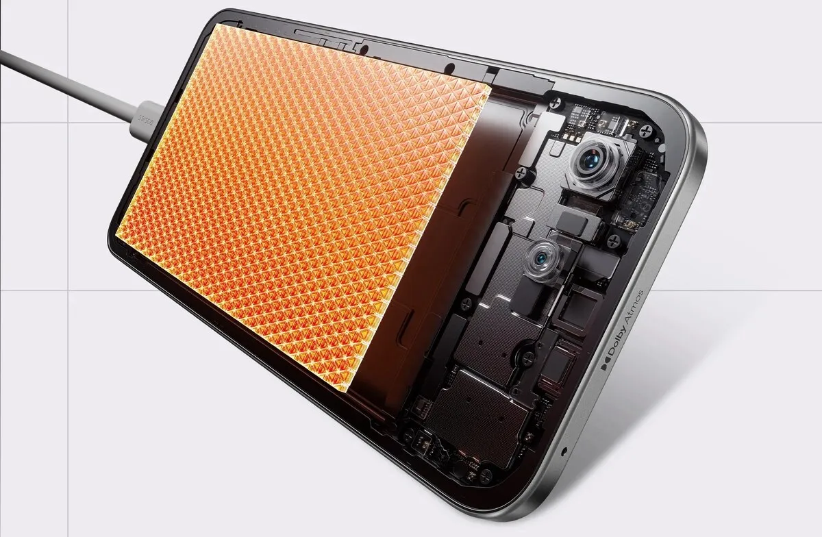 Baterai Tecno POVA 8 5G berkapasitas 8.000 mAh dengan fast charging 45W