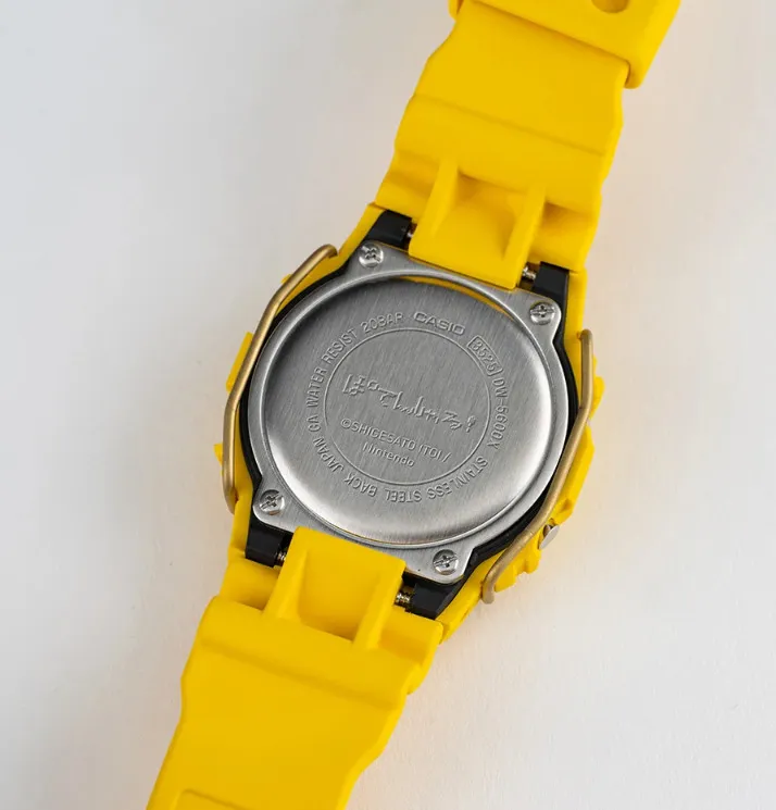 Tampak keseluruhan Casio G-Shock DW-5600MOT26-9 edisi Mother 3