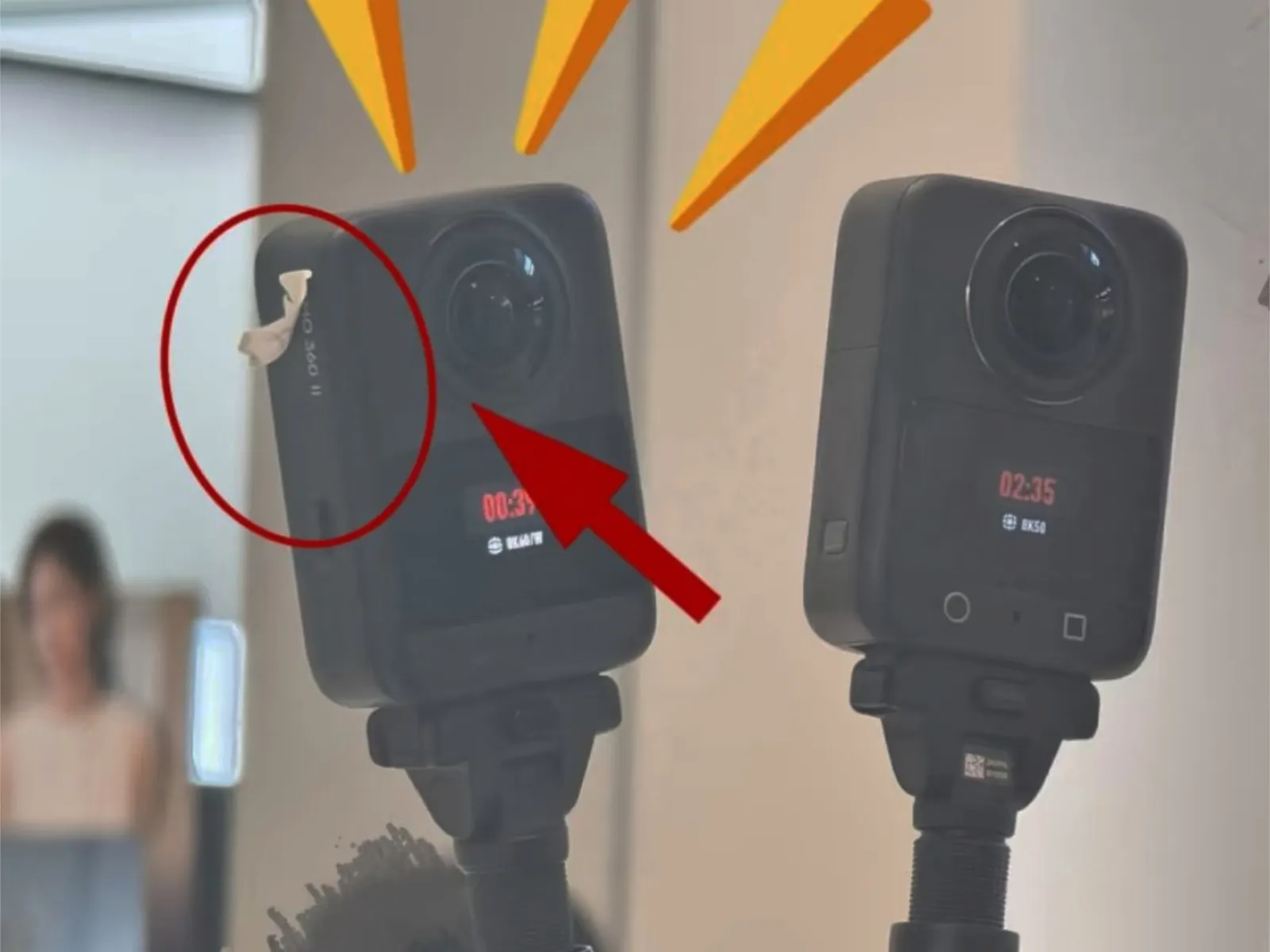 Perbandingan desain DJI Osmo 360 II dan pendahulunya dari kiri ke kanan yang memperlihatkan tombol tanpa aksen perak dan branding lebih tegas