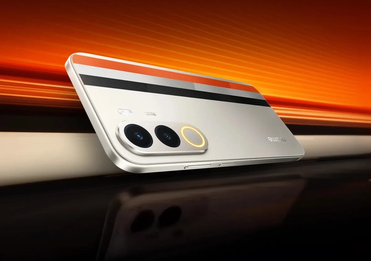 Desain belakang realme P4x varian Rally White
