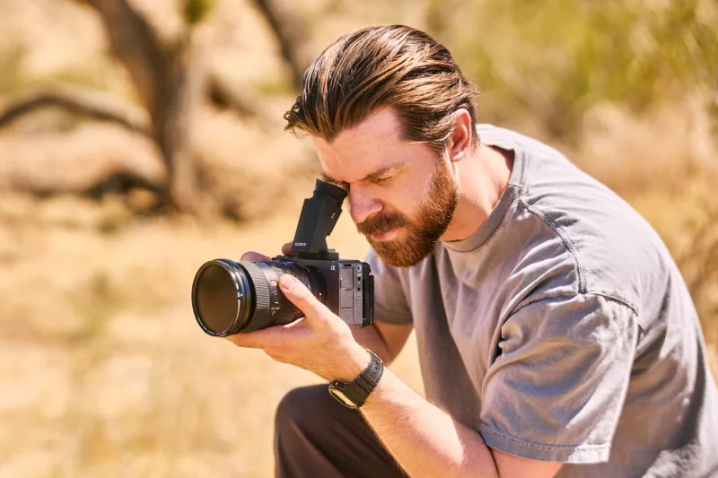 Viewfinder OLED opsional Sony FX5 yang dapat dimiringkan hingga 90 derajat